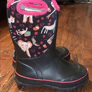 Kids Bogs pull on winter boots, size 13, $20